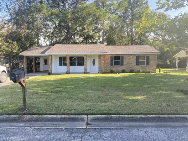 2408 Redwood Avenue, Pascagoula, MS 39567