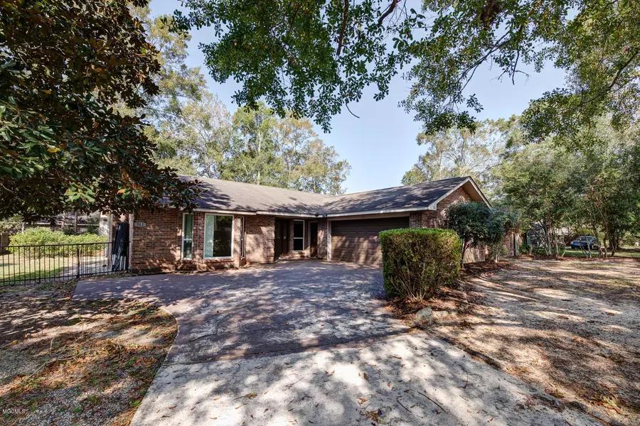 301 Edgewood Drive, Carriere, MS 39426