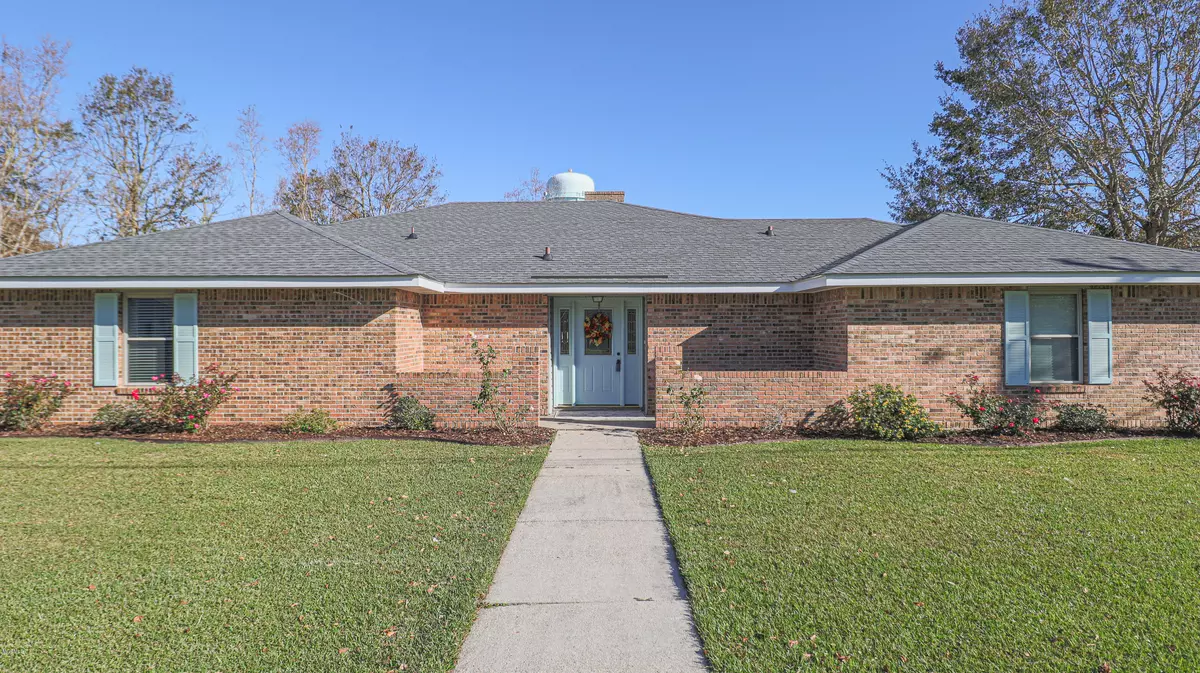 Bay Saint Louis, MS 39520,601 Highland Drive