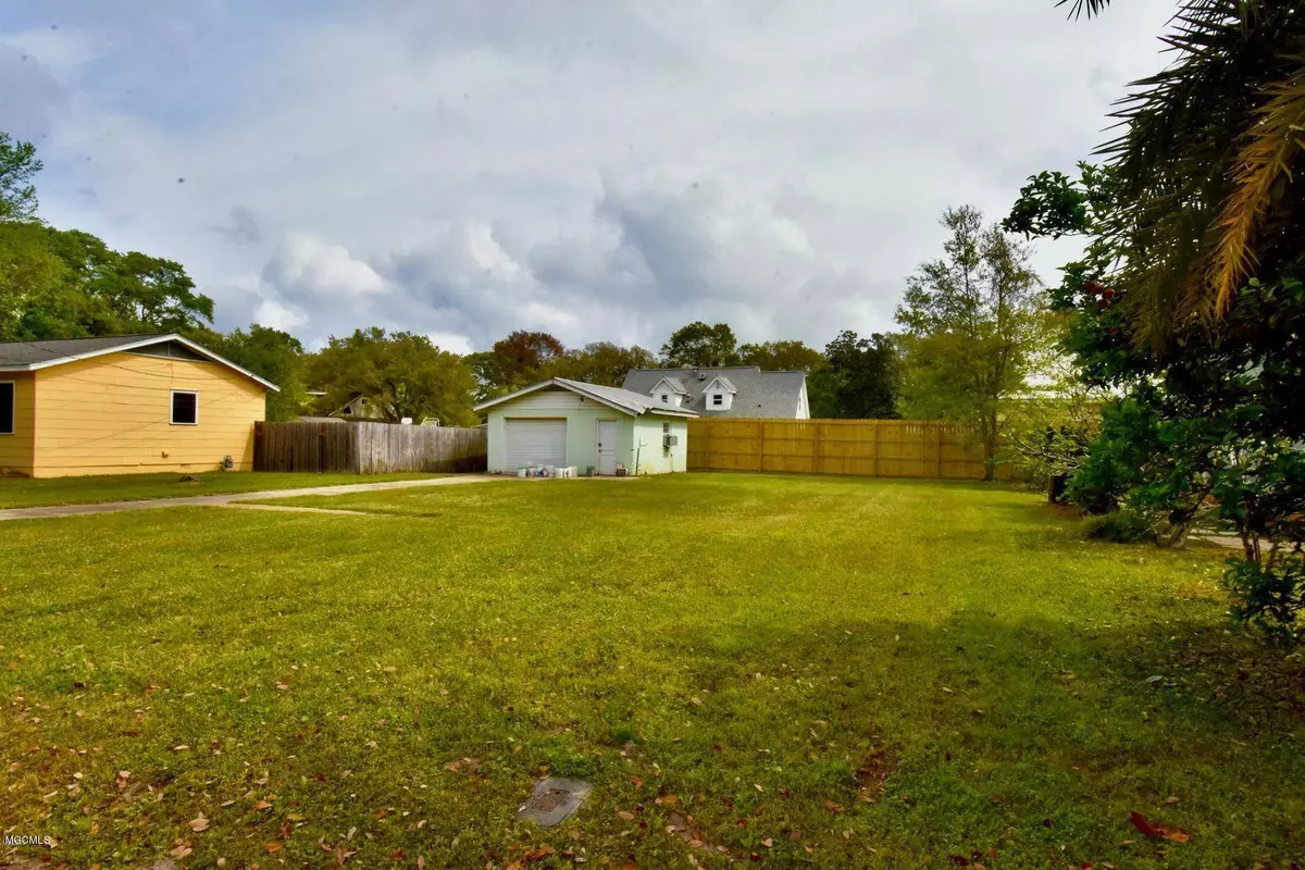 Long Beach, MS 39560,117 Oak View Avenue