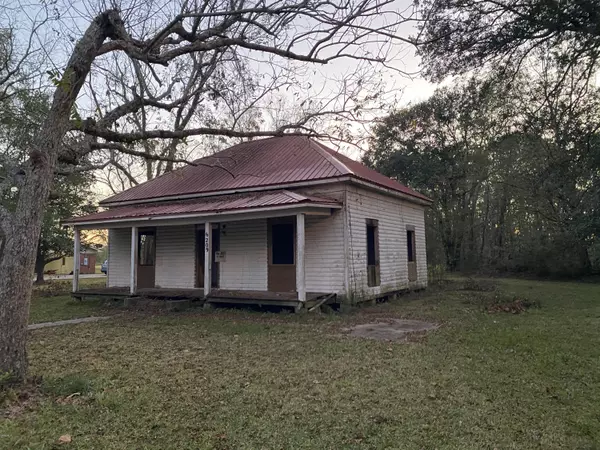 6209 Elder Ferry Road, Moss Point, MS 39563