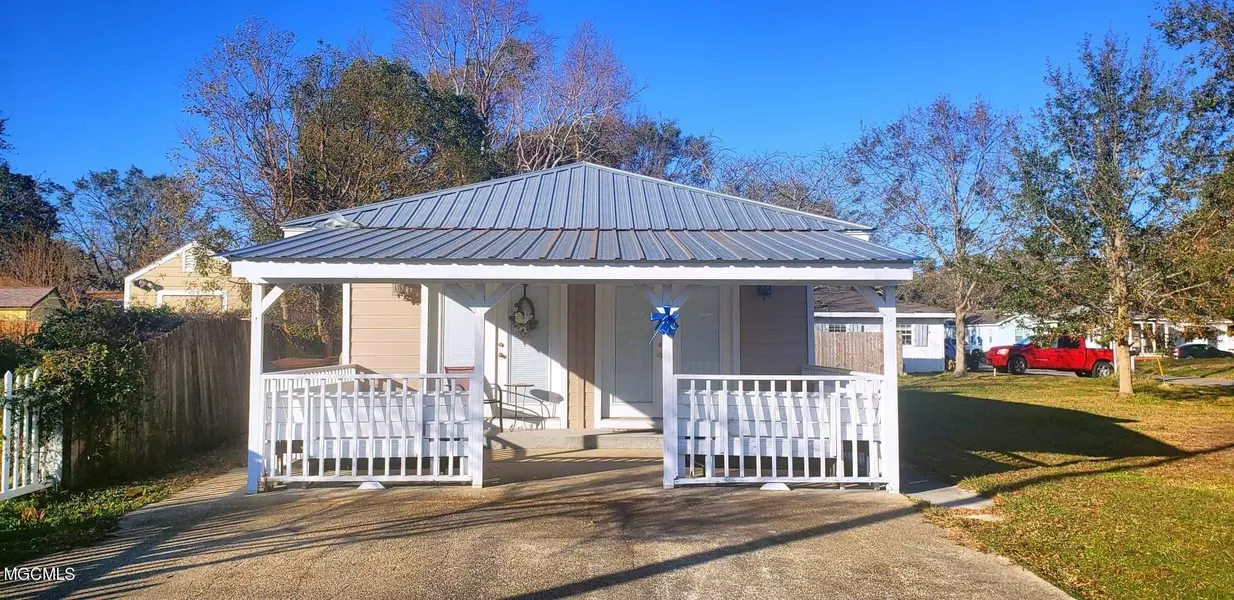 128 Oak Gardens Avenue, Long Beach, MS 39560