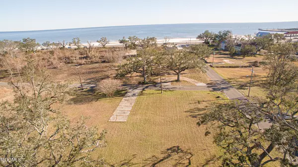 407 S Nicholson Avenue, Long Beach, MS 39560