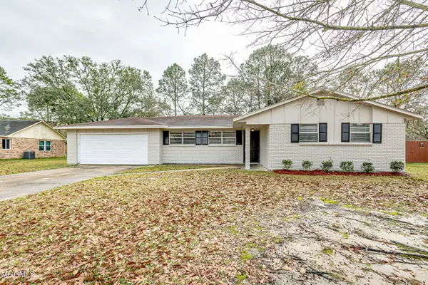 2507 Avenido Del Pinar Street, Gautier, MS 39553