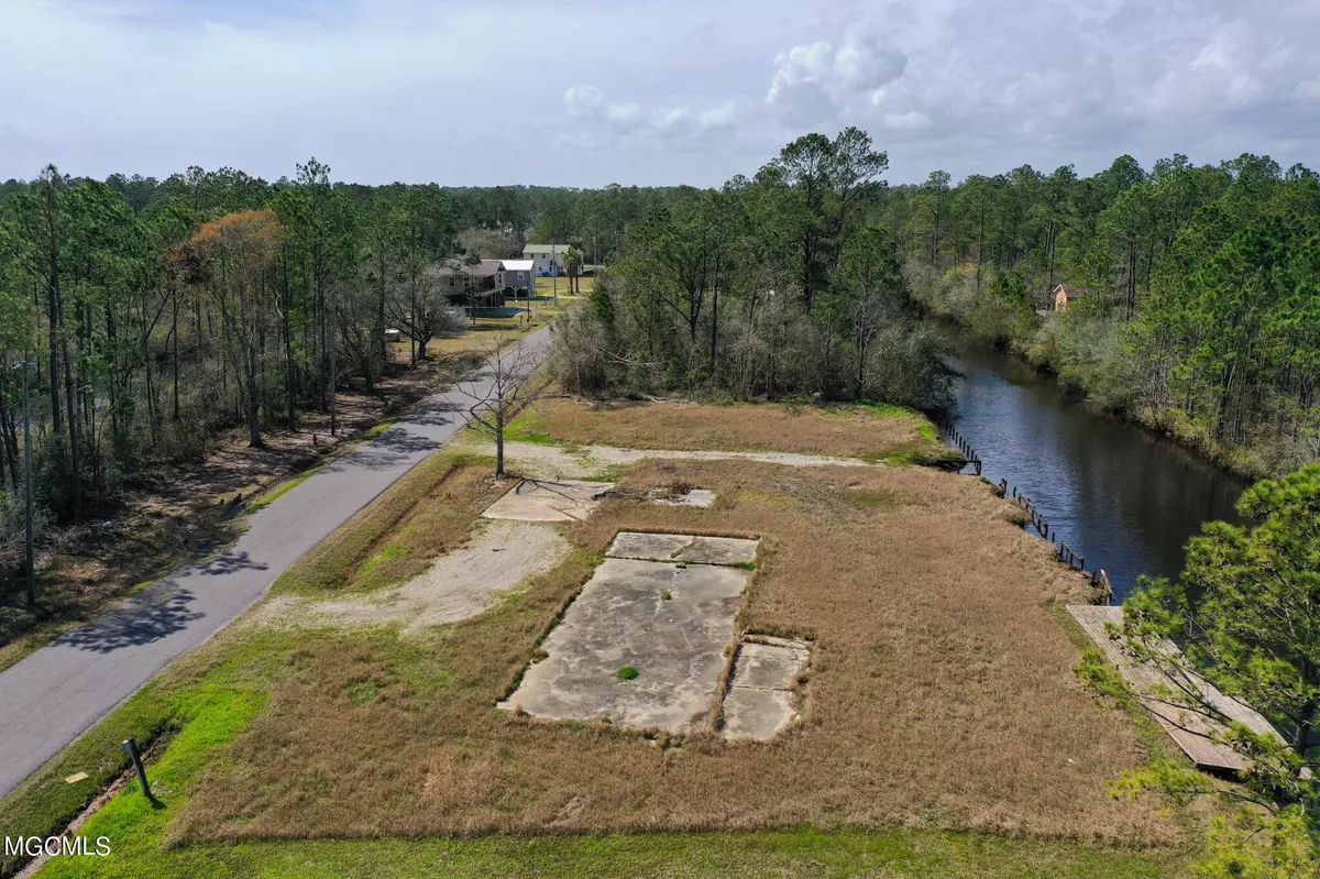 Bay Saint Louis, MS 39520,5062 Trout Street