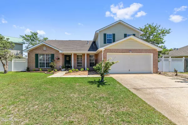 56 Lakeview Drive, Ocean Springs, MS 39564