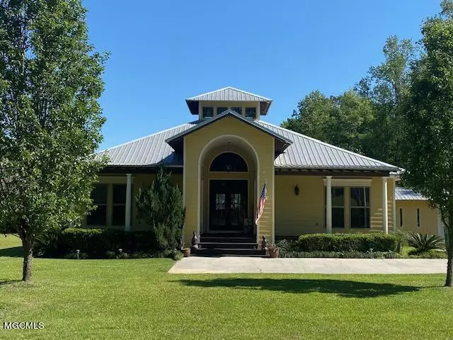 529 W Lakeshore Drive, Carriere, MS 39426