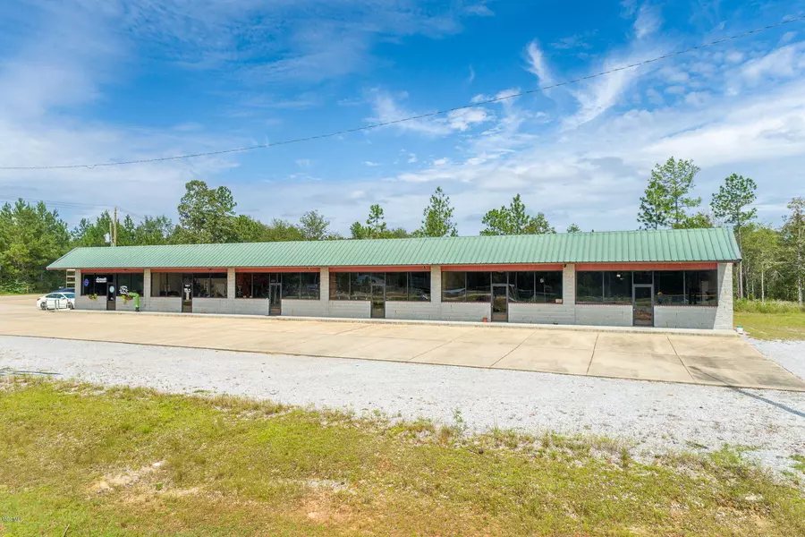 28 N Rayburn Road, Sumrall, MS 39482