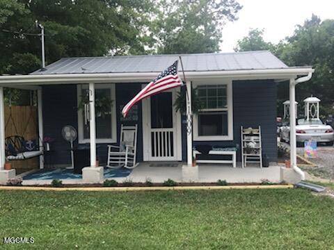 1009 Dicks Street, Waveland, MS 39576