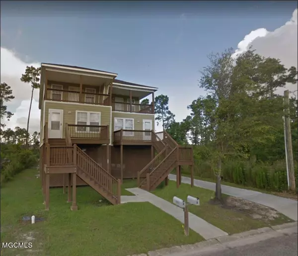 419 Lac Bleu Avenue, Pass Christian, MS 39571