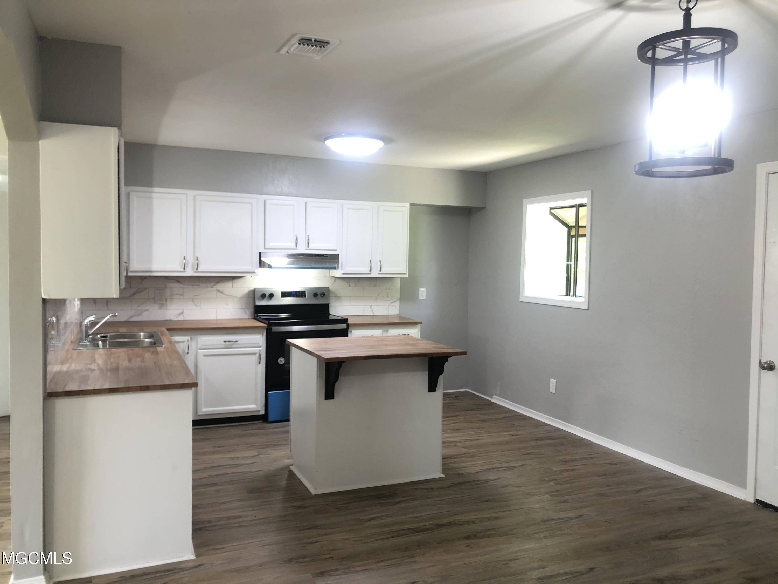 Gulfport, MS 39503,2501 Fortson Street