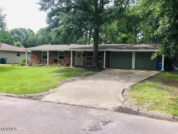 2210 Kingsberry Avenue, Pascagoula, MS 39567