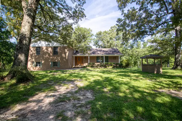 1541 Oak Leaf Circle, Gautier, MS 39553