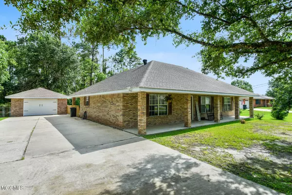 729 Gladstone Street, Waveland, MS 39576