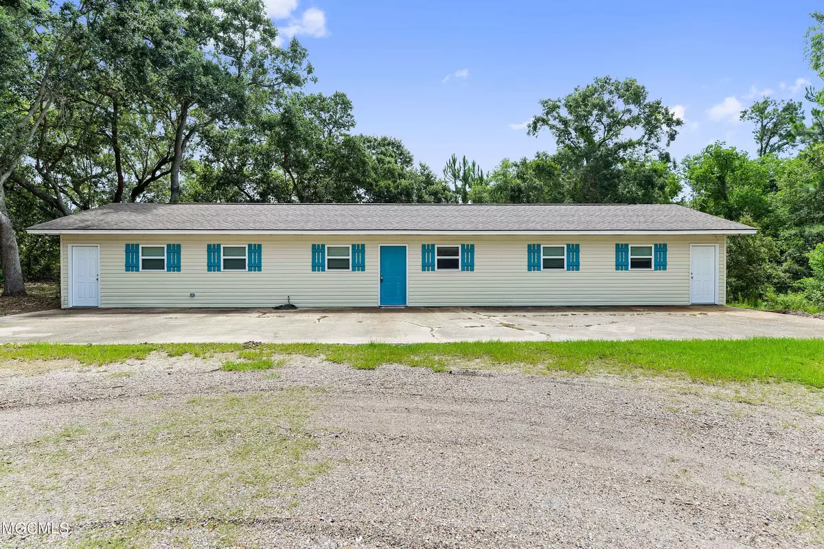 Ocean Springs, MS 39564,7105 Fountainbleau Road