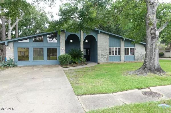 4007 Nottingham Avenue, Pascagoula, MS 39581