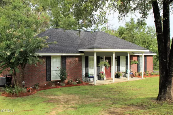 1106 C F Ward Road, Lucedale, MS 39452