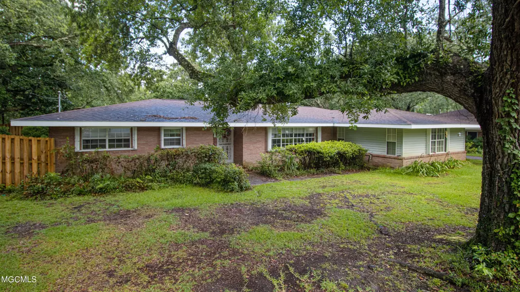 333 Oakridge Circle, Biloxi, MS 39531