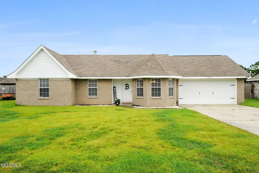 2409 Paula Cir, Ocean Springs, MS 39564