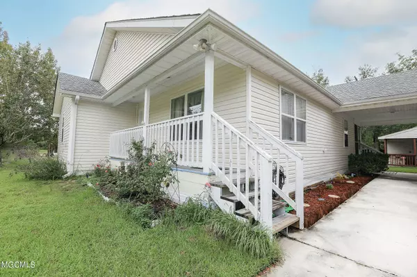 510 Sears Avenue, Waveland, MS 39576