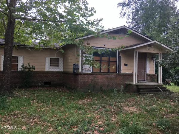 614 E Bond Avenue, Wiggins, MS 39577