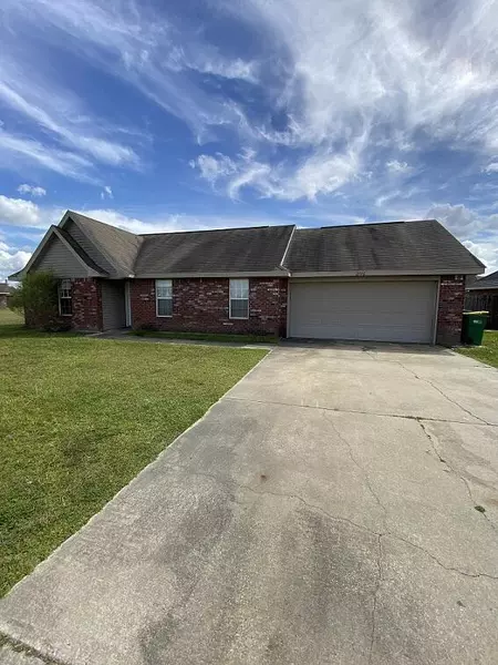 2116 Irma Circle, Ocean Springs, MS 39564