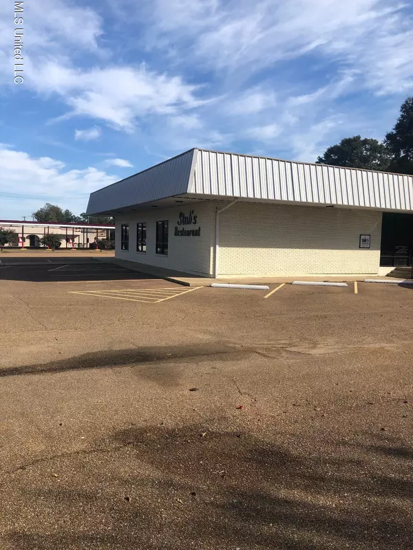 1902 N Jerry Clower Boulevard, Yazoo City, MS 39194