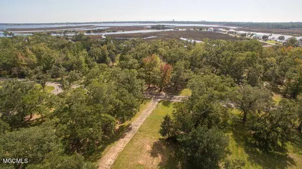 10158 E Shorecrest Road, Biloxi, MS 39532