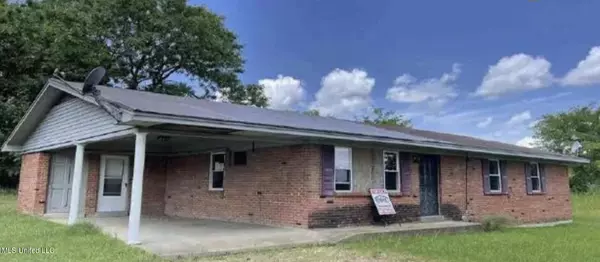 315 N East Street,  Okolona,  MS 38860