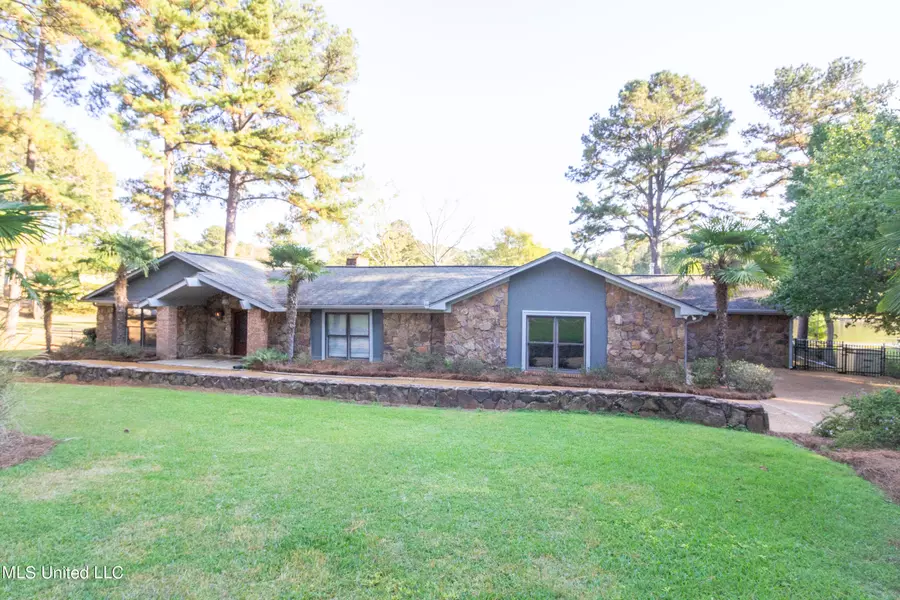 141 Lakeshore Drive, Madison, MS 39110