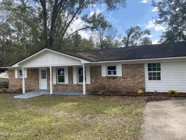 809 Roys Road, Gautier, MS 39553