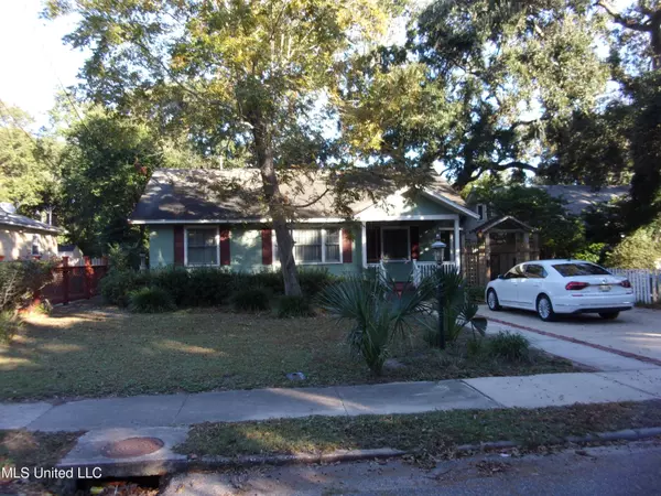 180 Saint Charles Avenue, Biloxi, MS 39530