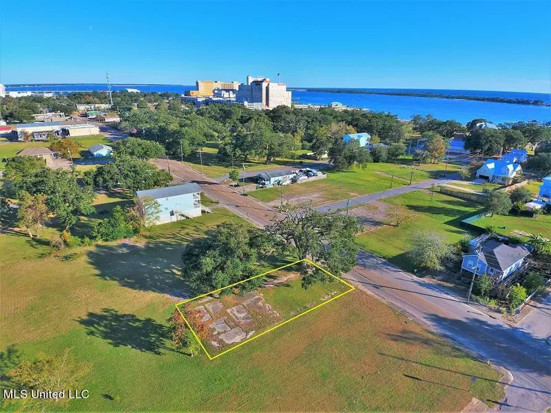 390 Howard Avenue, Biloxi, MS 39530