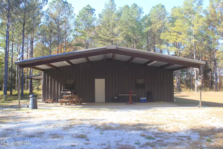 350 Dark Corner Road, Waterford, MS 38685