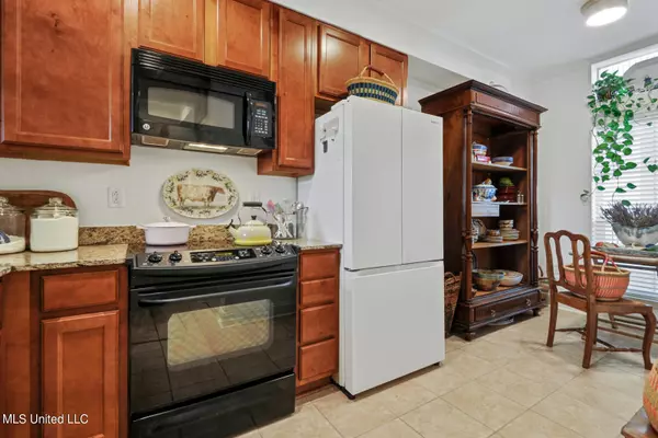 Pass Christian, MS 39571,1100 W Beach Boulevard #309
