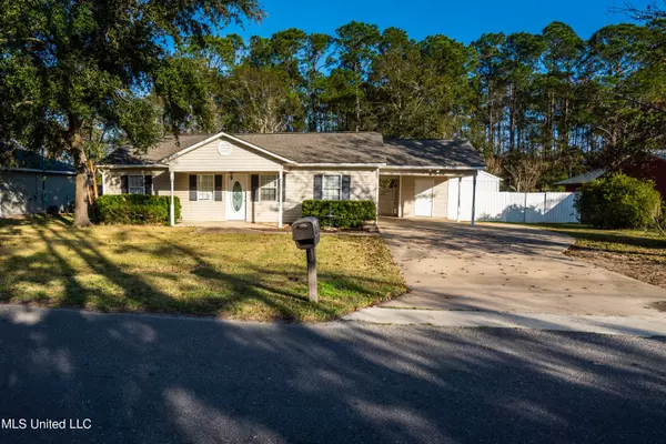 138 N Seashore Avenue, Long Beach, MS 39560