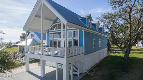 704 S Beach Boulevard, Bay Saint Louis, MS 39520