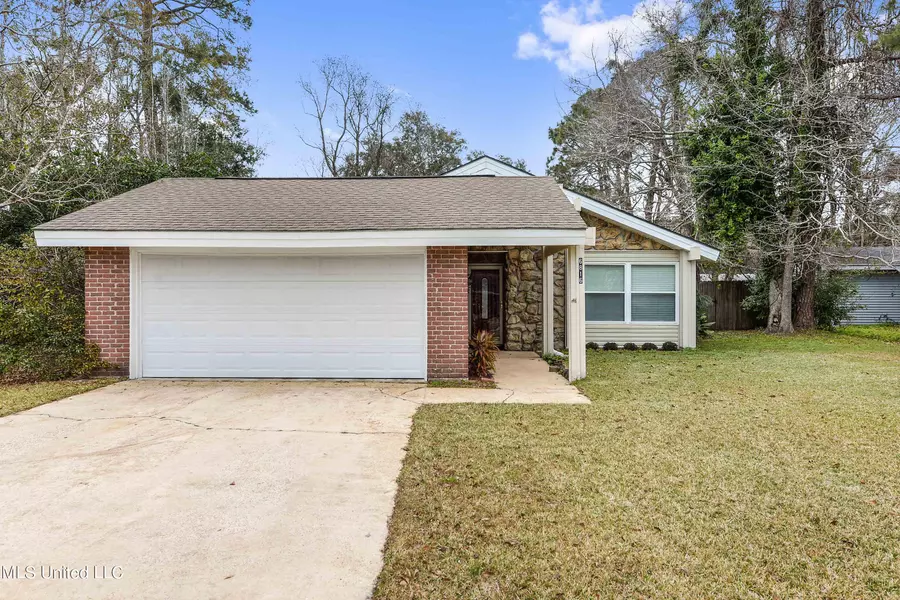 6816 Oakhurst Drive, Ocean Springs, MS 39564