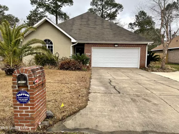 12516 Hamilton Drive, Ocean Springs, MS 39564