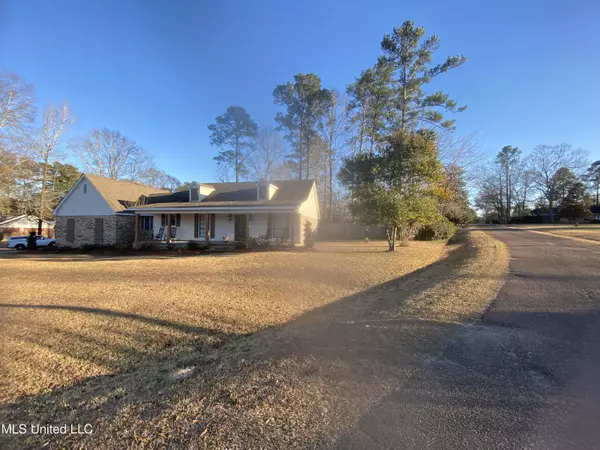 Poplarville, MS 39470,109 Honeysuckle Avenue