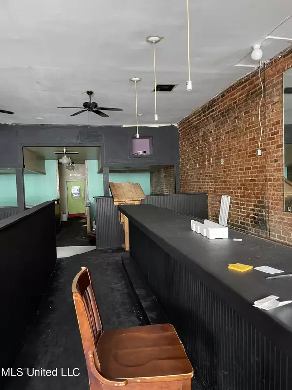 Yazoo City, MS 39194,310 S Main Street Street