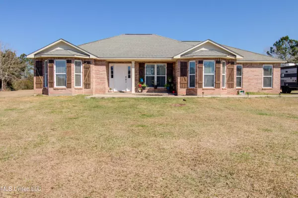 23516 Enchanted Avenue, Pass Christian, MS 39571