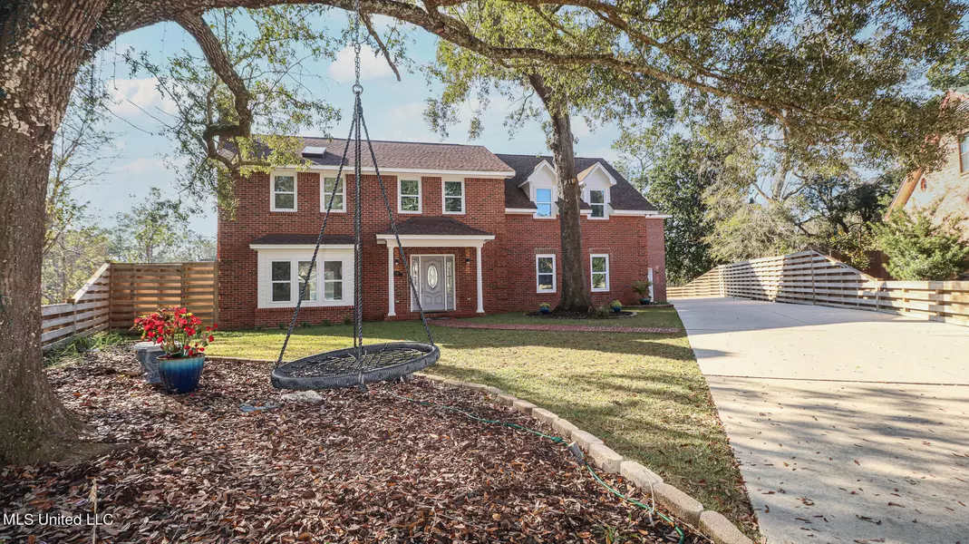 110 Temple Terrace, Ocean Springs, MS 39564