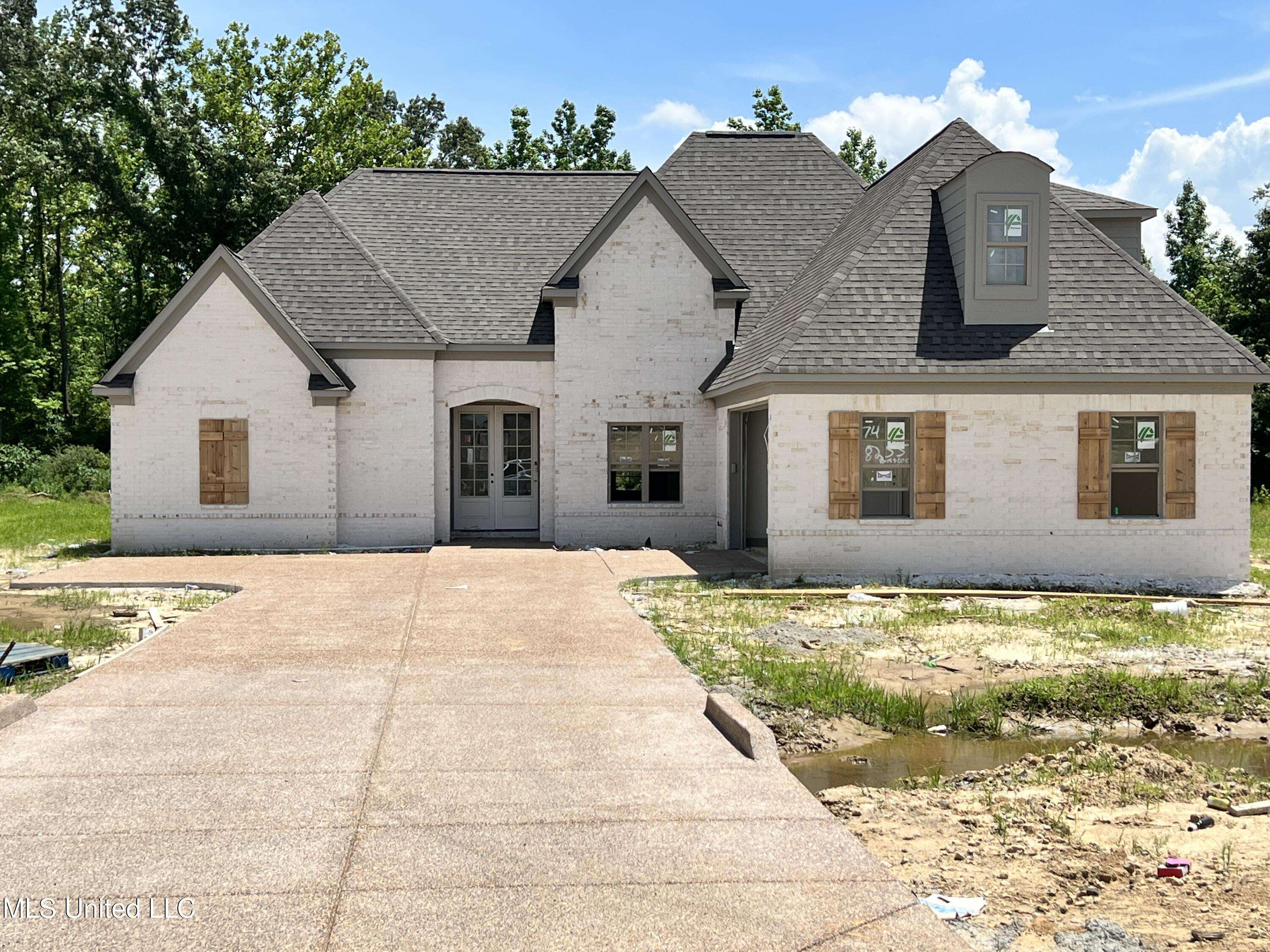 8255 Briscoe Drive, Olive Branch, MS 38654