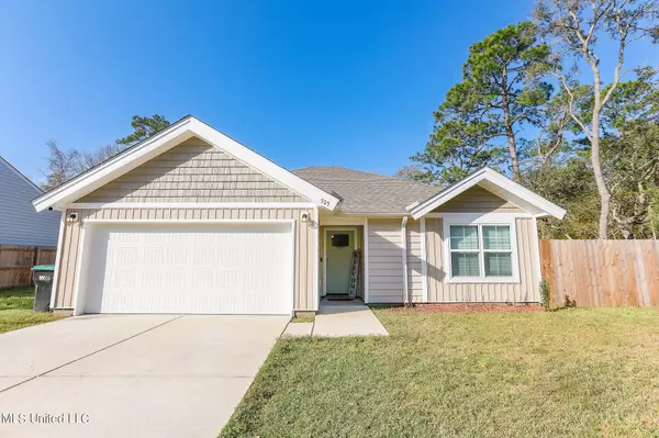 525 Oak Street, Ocean Springs, MS 39564