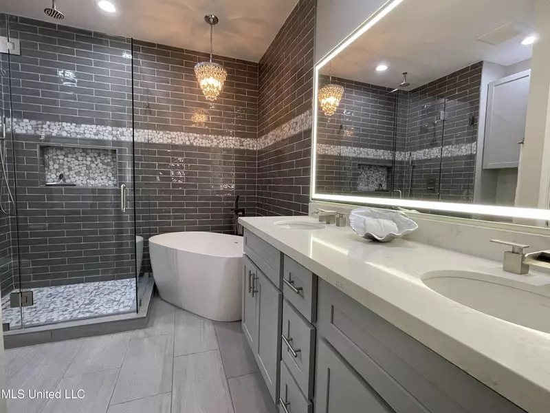 2252 Beach Drive #1402, Gulfport, MS 39507