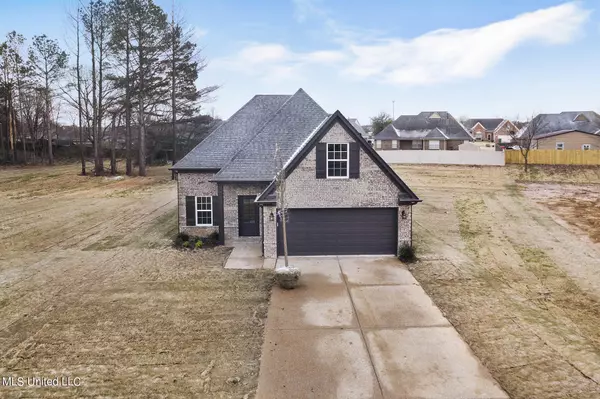 8654 Lois Lane, Southaven, MS 38672