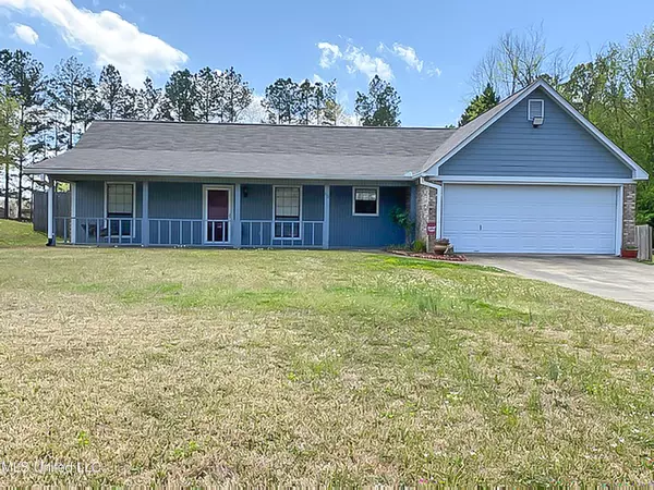 112 Richland East Circle, Richland, MS 39218