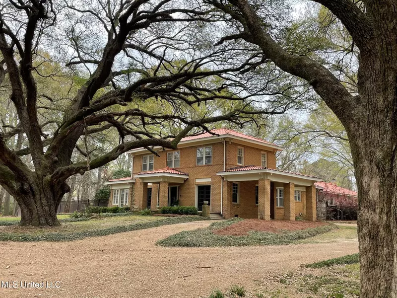 1334 E Peace Street, Canton, MS 39046