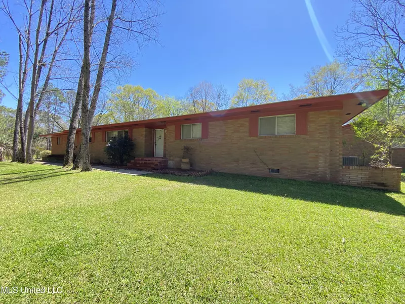 106 N Bluff Street, Mount Olive, MS 39119